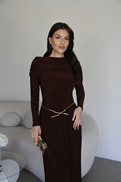 Julidress Μακρύ φόρεμα με κορδόνια με χρυσή μεταλλική ζώνη με γιακά σάλι Bitter Brown