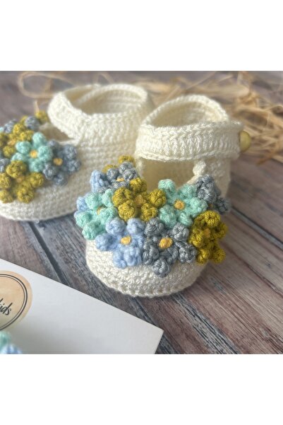seraskids El Örgüsü Krem Rengi Çiçek Demeti Kız Bebek Ayakkabı Patik Ve Bandana Set