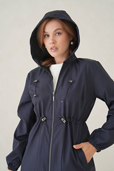 D1fference Riva Büzgülü Kapüşonlu Trençkot – Suya Dayanıklı Sık Dokuma ve Rahat Kumaş Kadın Trençkot