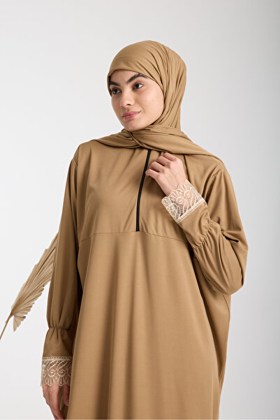 AKPİYYER Δαντελένια. Φόρεμα προσευχής με φερμουάρ και χιτζάμπ