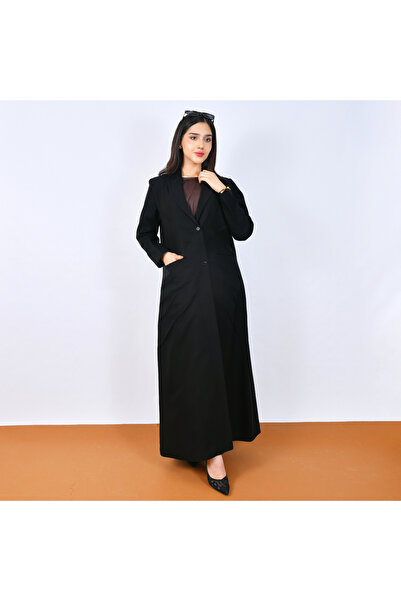 HAWRAA ABAYA عباية بليزر تتميز بتبطين داخلي كامل مع كتافيات يزينها في الأمام تفاصيل خياطة متداخلة بشكل انسيابي