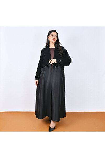 HAWRAA ABAYA عباية بنص كلوش أنيقة بتفاصيل تطريز على شكل أوراق متداخلة عند الخ...