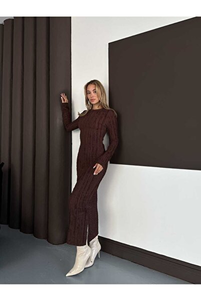 The Robi Καφέ φόρεμα με βολάν και λεπτομέρεια σχισμής