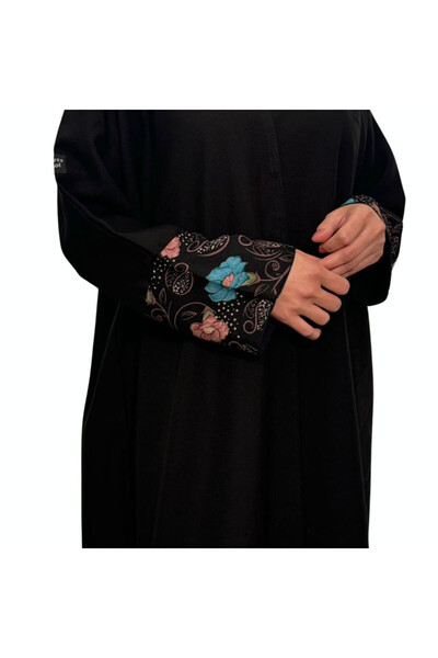PRİNCESS Black abaya with embroidered cuffs and "FARASHA" logo - artistic elegance with delicate details