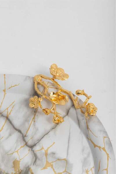 Bin Shihoun 3-piece golden hospitality set with round dates and tabsi with golden handles