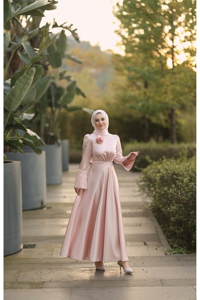 By Atelier Elanor Yakası Gül Detaylı İspanyol Kol Abiye