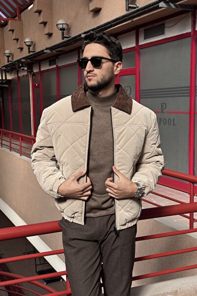 inpool Αδιάβροχο μπουφάν 2505 με άνετη εφαρμογή, βελούδινη λεπτομέρεια στο γιακά και καπιτονέ σχέδιο διαμάντια.