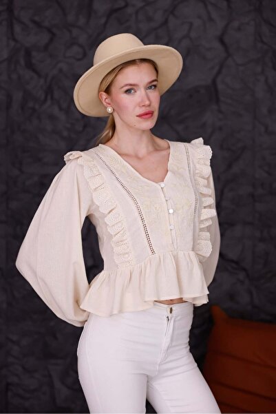 Pulli Collection Λινό μπλουζάκι με δαντέλα – Ρομαντικό μοντέλο με βολάν με λαιμόκοψη σε σχήμα V