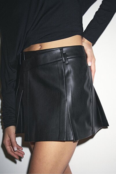Stradivarius Suni deri pilili şort etek
