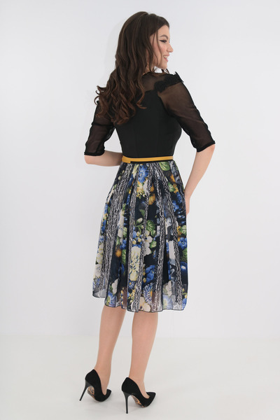 Vanessa Line RO Elegant black dress with pleats and multicolor floral print