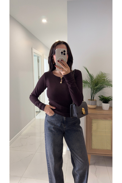 BİRCANÇİL Μπλούζα Kenry Brown με χρυσή λεπτομέρεια με αγκράφα