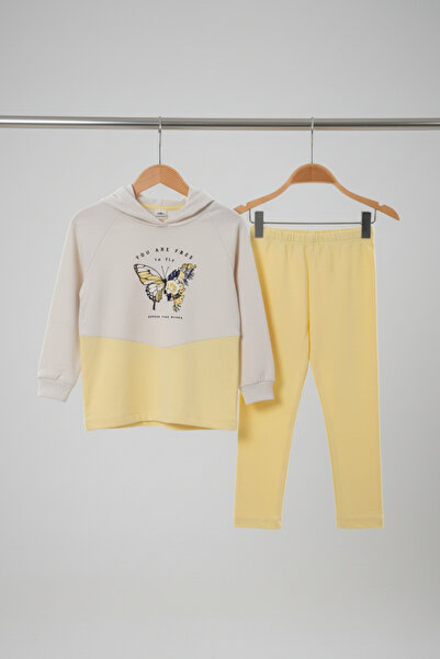 zubi baby & kids wear طقم جوارب طويلة للفتيات باللون الكريمي والأصفر على شكل ...
