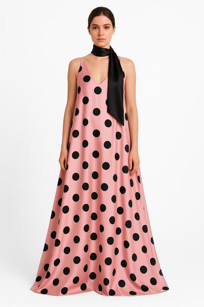 UNTIMELY فستان أنيق من الساتان بتصميم ماكسي وقصة A مع تفاصيل شال متنقلة