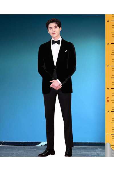 dakik reklam Lee Jong-suk Tam Boy Ayaklı Maket Güney Koreli Oyuncu