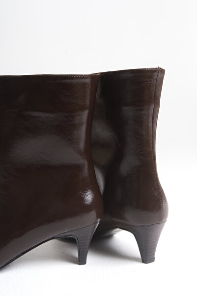 LDR Γυναικείες μπότες με τακούνι σε καφέ λουστρίνι με μυτερή μύτη