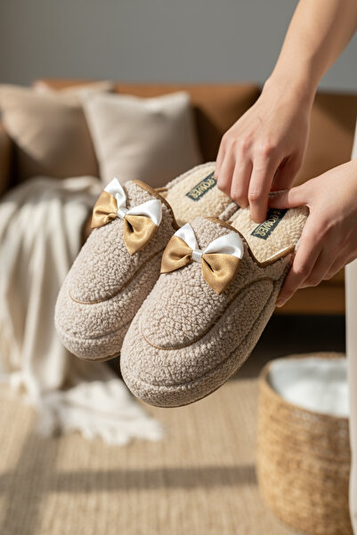 Adım Dünyası Kadın Beyaz Kahve Peluş Ev Terliği – Fiyonklu, Rahat Kalıp, Kışl...