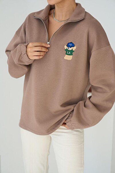 nutika سويت شيرت بتفاصيل تطريز على شكل دمية دب وسحاب نصفي