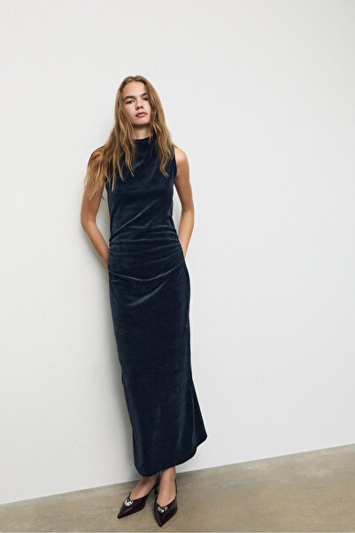 Stradivarius Sleeveless velvet midi dress