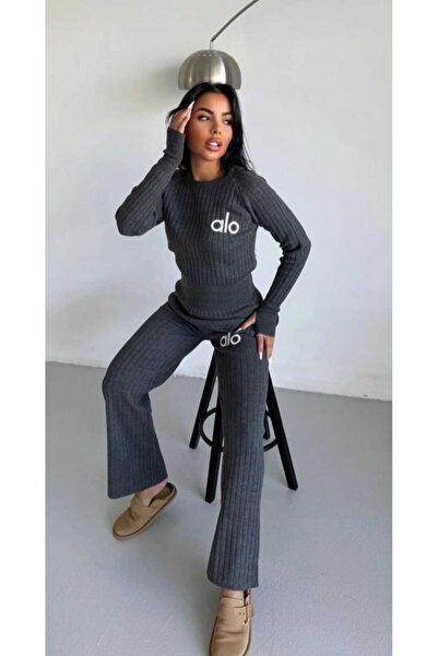 DağdevirenTkstl طقم تريكو نسائي رمادي اللون مع تفاصيل على الأصابع