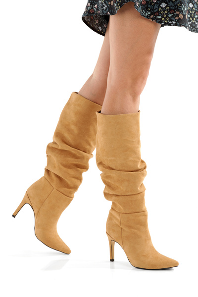 PİMORA حذاء '' إليونورا '' من جلد الجمل ذو كعب رفيع 9 سم للموسم الجديد