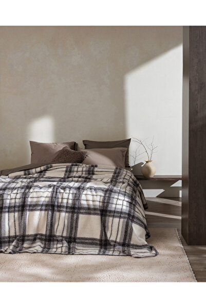 Madame Coco Varnelle Single Sherpa Blanket - Ecru/Anthracite