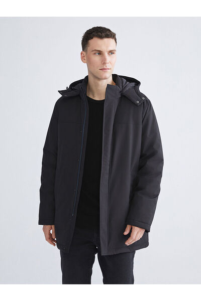 LC Waikiki Standart Kalıp Kapüşonlu Erkek Mont