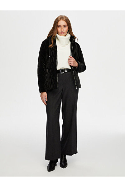 Faik Sönmez Metal Aksesuar Detaylı Kadife Görünümlü Kapitone Mont W26KMT001