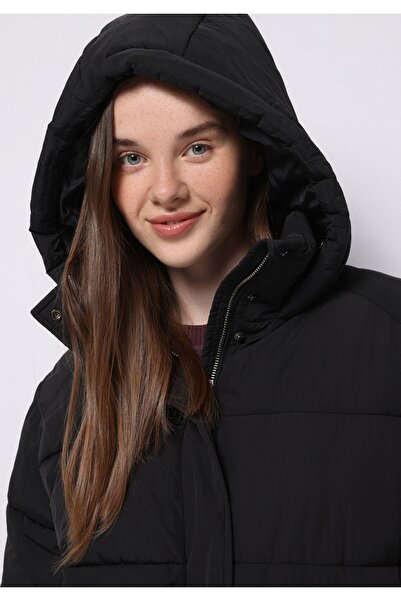 Colin's Regular Fit Kapüşonlu Fermuarlı Astarlı Suya Dayanıklı Kadın Siyah Kaban