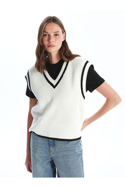 LC Waikiki Ekru Kadın V Yaka Düz Triko Süveter