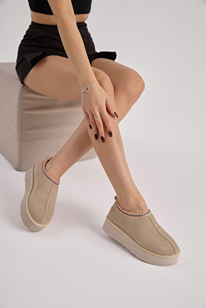 Tonny Black Γυναικείες μπότες με χοντρή σόλα σε μπεζ χρώμα με λεπτομέρεια ραφής στον αστράγαλο και εμφάνιση σουέτ