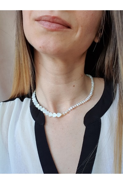 Abundo Necklace made of cultured pearls and mother-of-pearl hearts with 925 silver plated with 14k gold, 41 cm