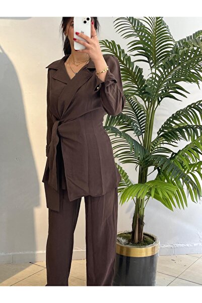 Lara Yandan Bağlamalı Şık Takım Elbise