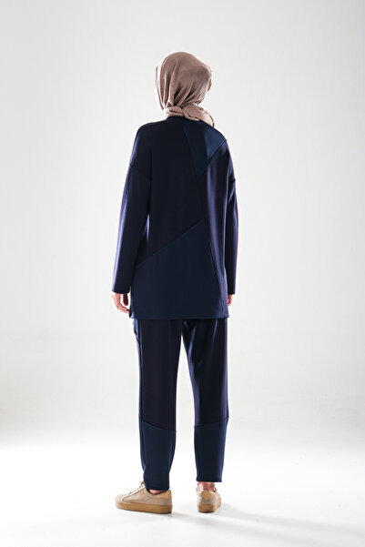 Plistre 2283_Patch and Stitch Detail Flexible Fabric Hijab Women's Sportswear Tracksuit Set – Carrot Fit Pants with Pockets