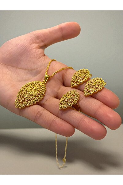 NEW STYLE Luxury women's accessory set that looks like gold, plated in 18k gold and is a perfect alternative to real gold.