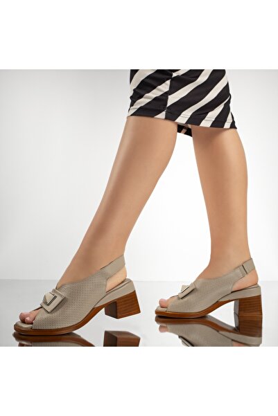 Modlet.ro Women's grey thick-heeled sandals with perforations in genuine leat...