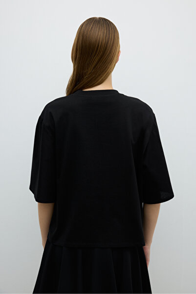 Roman Bisiklet Yaka Fiyonk Taş Baskılı T-shirt Siyah K2623843_001