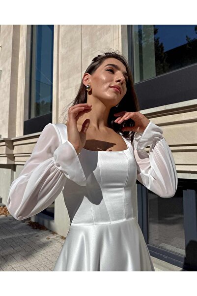 LARIETTE Long A-line wedding dress with adjustable corset and long voile sleeves