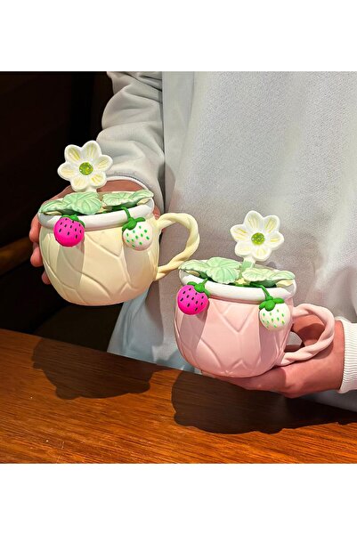 Gift Moda Çilek Bahçesi Temalı Seramik Kupa