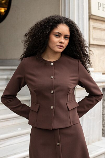 Jument Women's Lightweight Stretchy Fabric Wide Zero Collar with Pocket Flap Long Sleeve Slim Fit Lightweight Short Blazer Jacket-Kahv