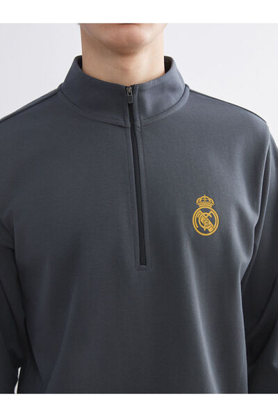LC Waikiki Dik Yaka Real Madrid Baskılı Erkek Sweatshirt