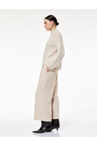 Koton Pile Detaylı Düz Geniş Kısa Paça Kumaş Pantolon