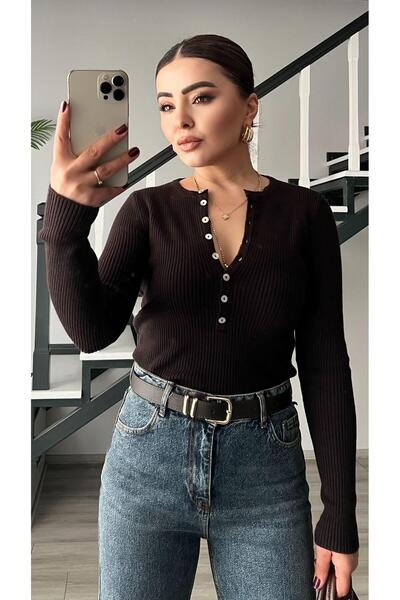 Oslove بلوزة محبوكة من الصوف مع أزرار بلون القهوة المرة