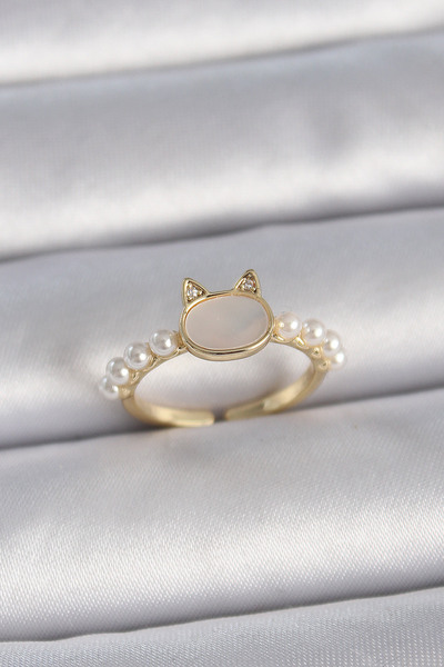 Skygo خاتم نسائي نحاسي ذهبي اللون قابل للتعديل بالمينا الأبيض على شكل قطة مزي...