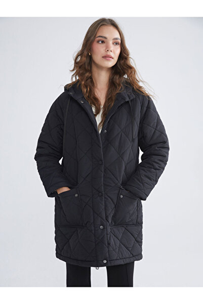 LC Waikiki Λαμπερές επιλογές από το Shining Store | Γυναικείο πουπουλένιο παλτό με κουκούλα και καπιτονέ oversize