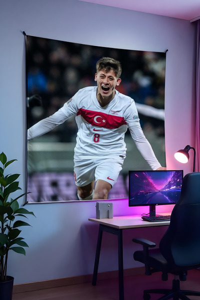 Halura Arda Güler Futbolcu Duvar Örtüsü - Kaliteli Kumaş, Oda Dekoru Tapestry...