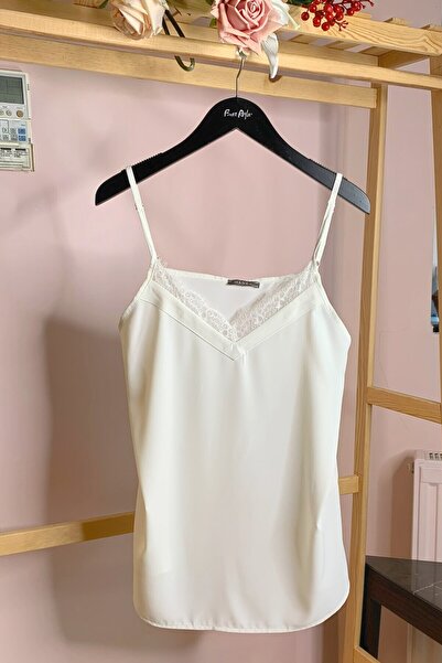 Büyük Moda Strapped Satin Textured Lace Blouse