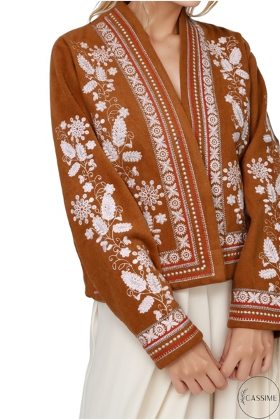 Cassime سترة نسائية من Camel مطرزة بالكامل باللون العنابي على شكل زهرة بوهيمية