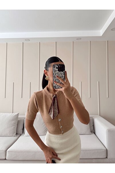 BE CHİC Γυναικείο πλεκτό πουλόβερ με λαιμόκοψη καμηλό, κοντό μανίκι, με λεπτομέρεια φουλάρου με κουμπιά, απλό βασικό κομμένο πλεκτό πουλόβερ M7711