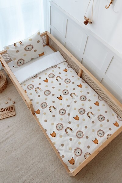 Tuğba Kuğu طقم غطاء لحاف مونتيسوري - أسد عتيق وقوس قزح (100x200)