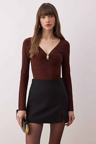 Trendyol Collection Brown Accessory Detailed V-Neck Body-Fitting Stretchy Knitted Bottom Snap Body Twoaw26Bd00002
